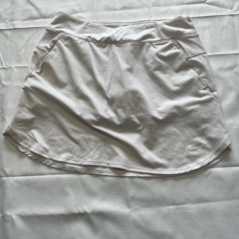Nike Dri-FIT White Skirt Size Medium